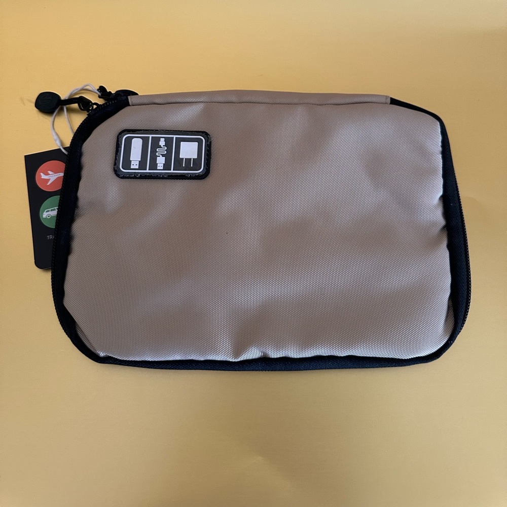 BAGS-MART Travel Cable Plug USB Earphones Organizer New